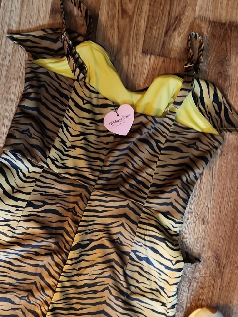 BNWT Tiger Print Jumpsuit - VLV - Picture 3 of 5